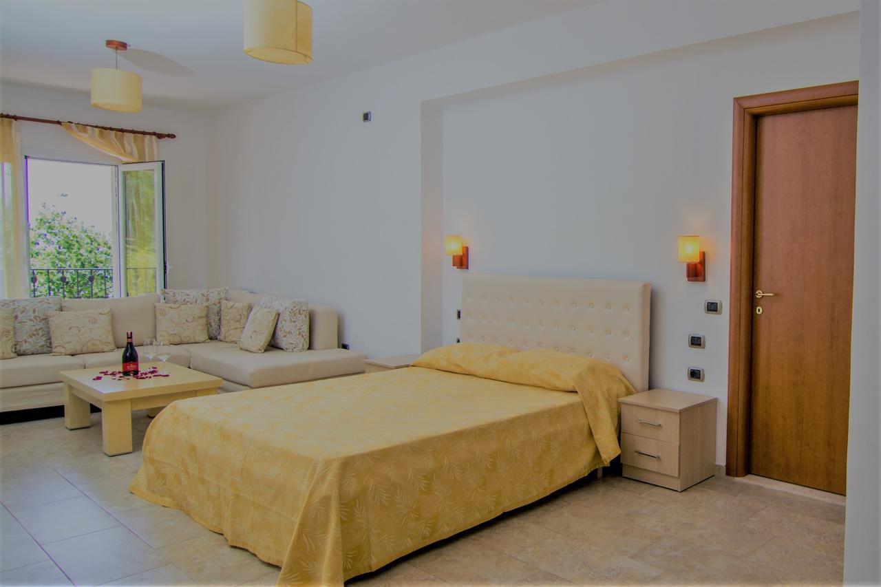 Exclusive Greccia Inn Dhërmi Екстериор снимка